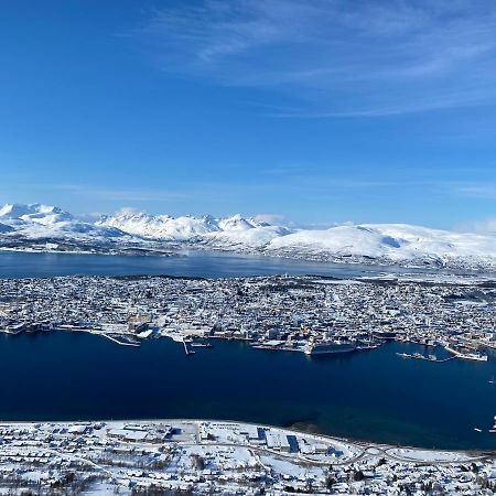 Aurora Apartment Very Close To Cable Car And Sherpatrappa Tromsø Exteriör bild