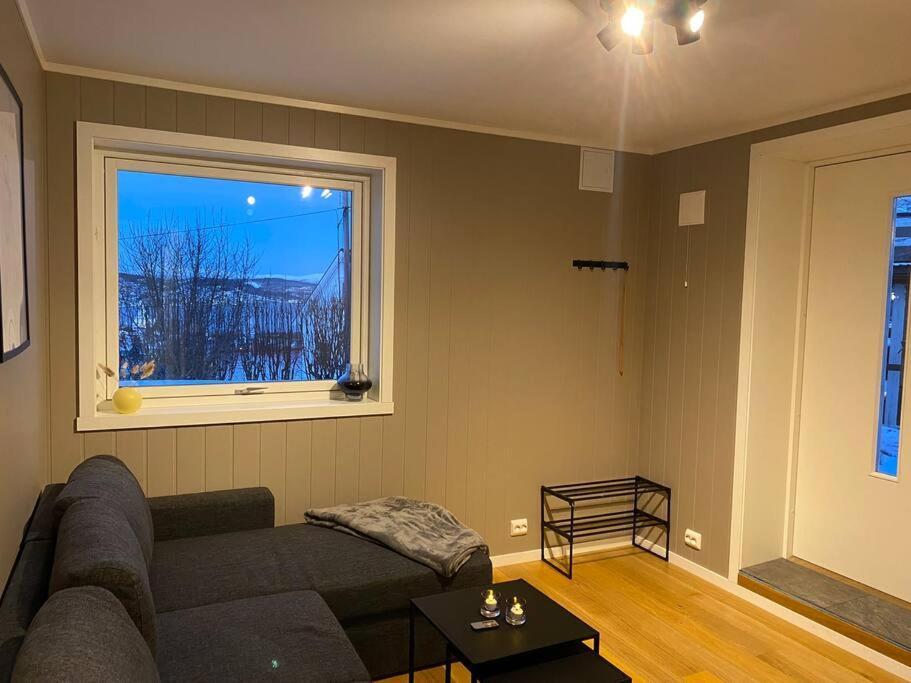 Aurora Apartment Very Close To Cable Car And Sherpatrappa Tromsø Exteriör bild