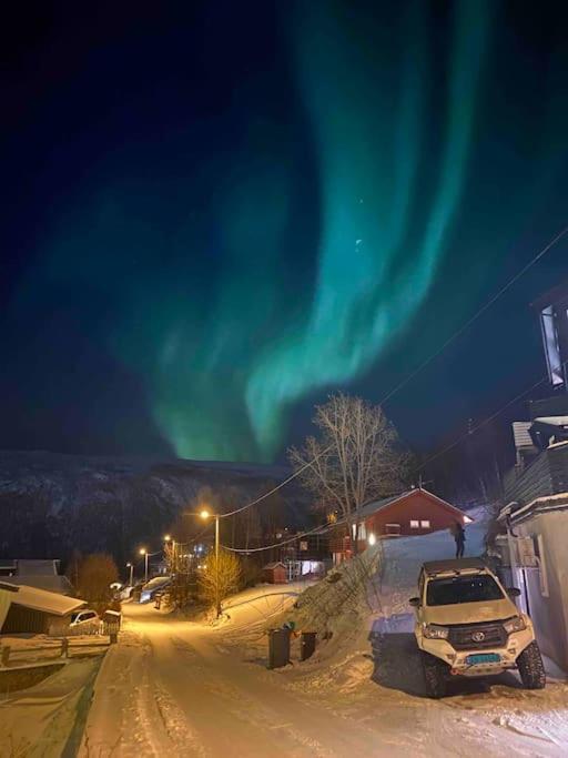 Aurora Apartment Very Close To Cable Car And Sherpatrappa Tromsø Exteriör bild