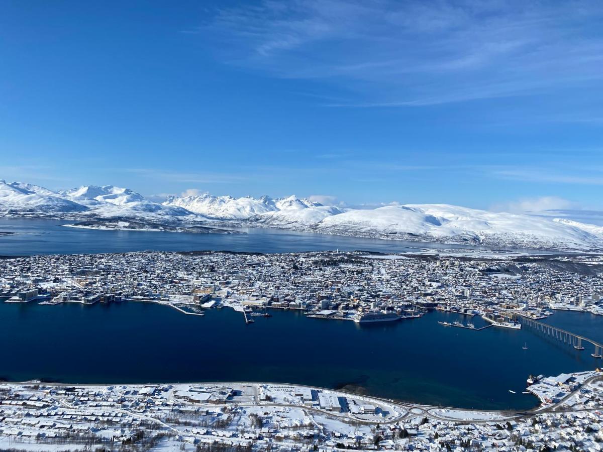 Aurora Apartment Very Close To Cable Car And Sherpatrappa Tromsø Exteriör bild