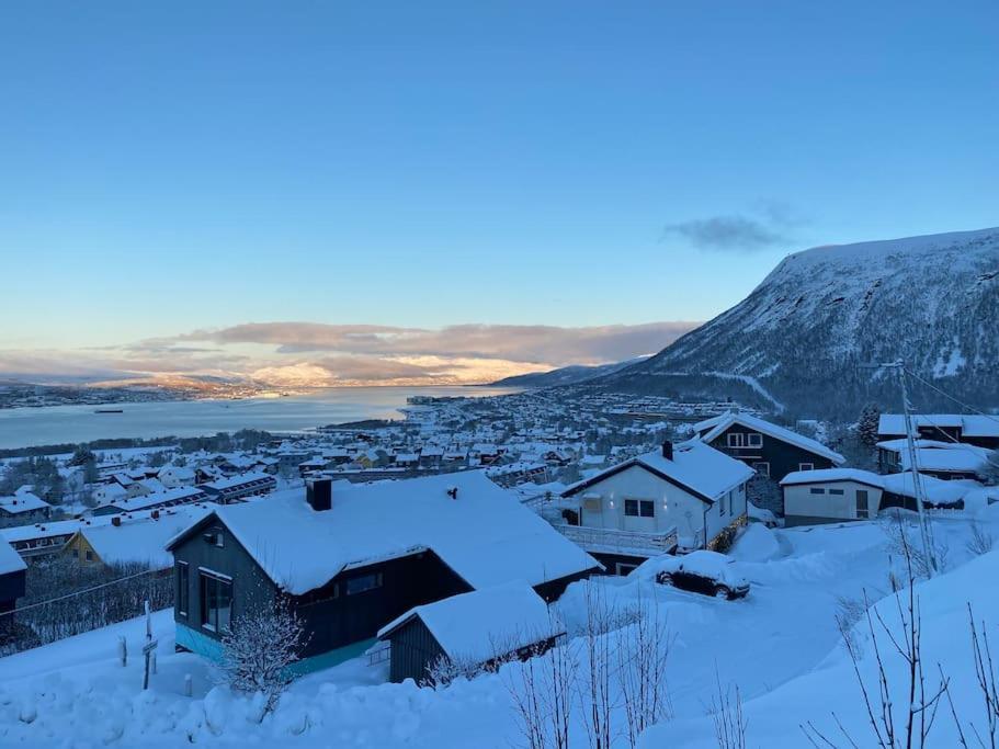 Aurora Apartment Very Close To Cable Car And Sherpatrappa Tromsø Exteriör bild
