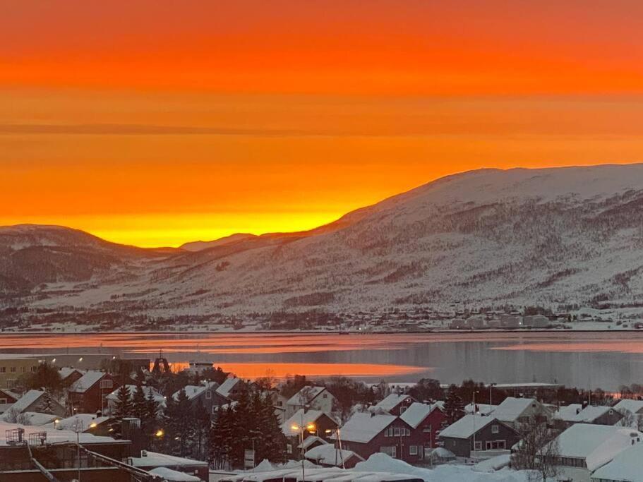 Aurora Apartment Very Close To Cable Car And Sherpatrappa Tromsø Exteriör bild
